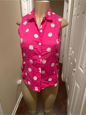 Extremely gorgeous vintage Pink Polka Dot Sleeveless Button-Up Top